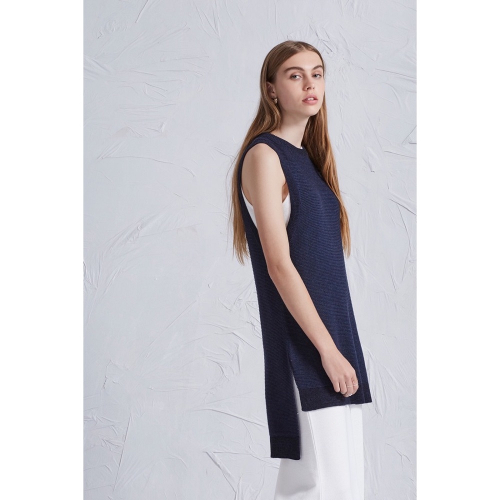 NWT THE FIFTH LABEL BLUE/BLACK MOUNTAIN KNIT TOP